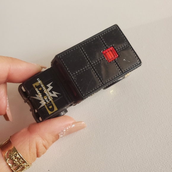 Vintage 1996 "Department of Defense" Armored Truck Hot Wheel - Picture 6 of 9